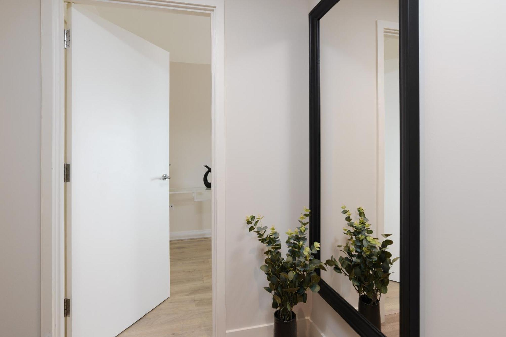 Premium Apartment - Allocated Parking - Great Location 플리머스 외부 사진