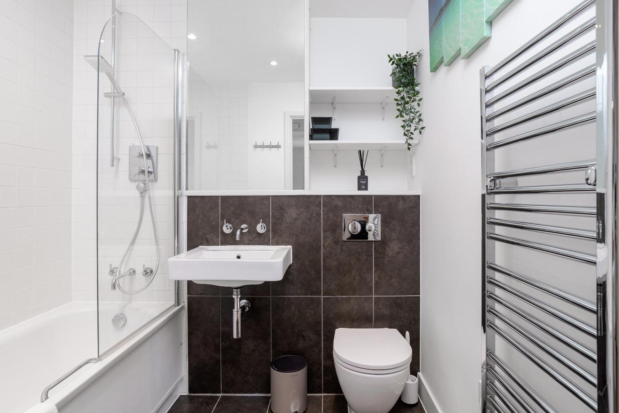 Premium Apartment - Allocated Parking - Great Location 플리머스 외부 사진