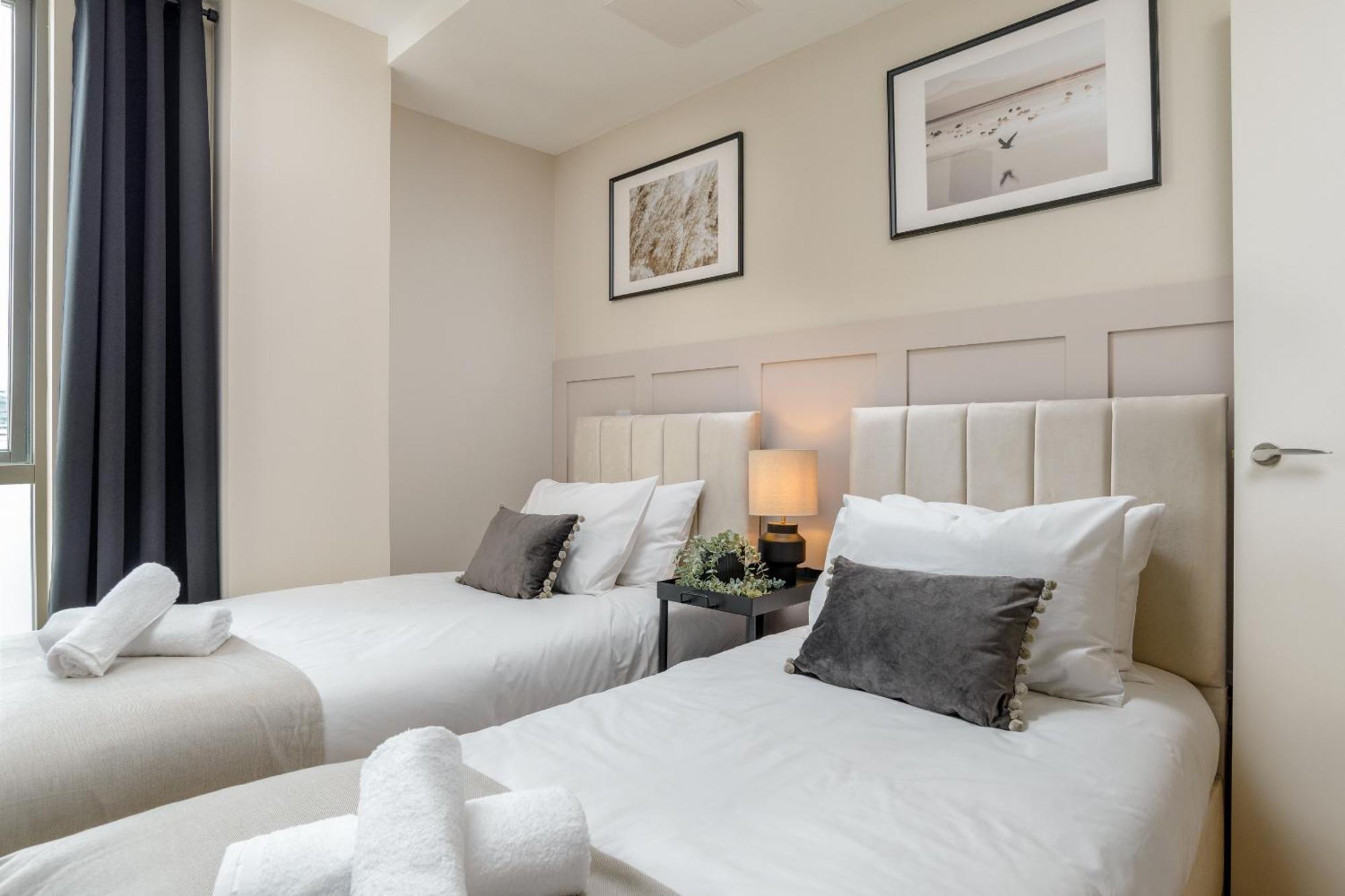 Premium Apartment - Allocated Parking - Great Location 플리머스 외부 사진